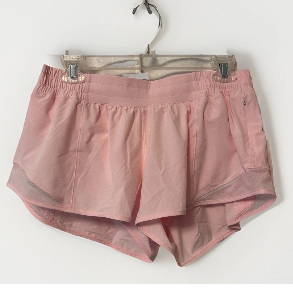 NEW Lululemon Women’s Hotty Hot Shorts 2.5 LR Strawberry Milkshake Sz 10 Running